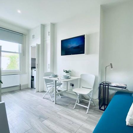 Apt 08 Beachside Beauty Central Studio Steps From Cafes Brighton Dış mekan fotoğraf